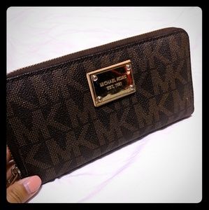 Michael Kors women classic brown wallet purse